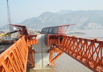 下承式移動(dòng)模架